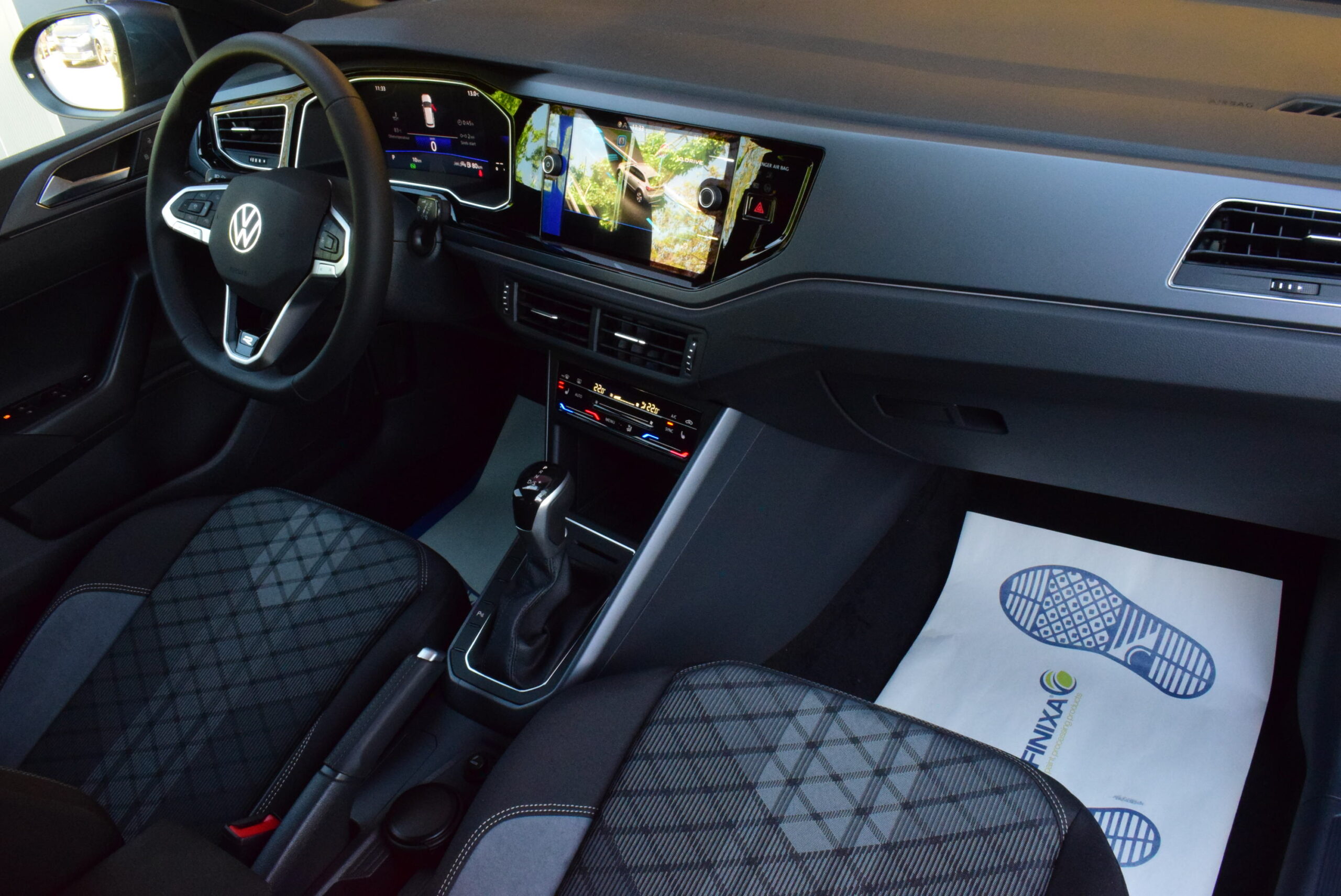 VOLKSWAGEN TAIGO 1.0TSi DSG 115pk R-LINE – CARPLAY – MATRIX – CAMERA – ZETELVERWARMING – NIEUW