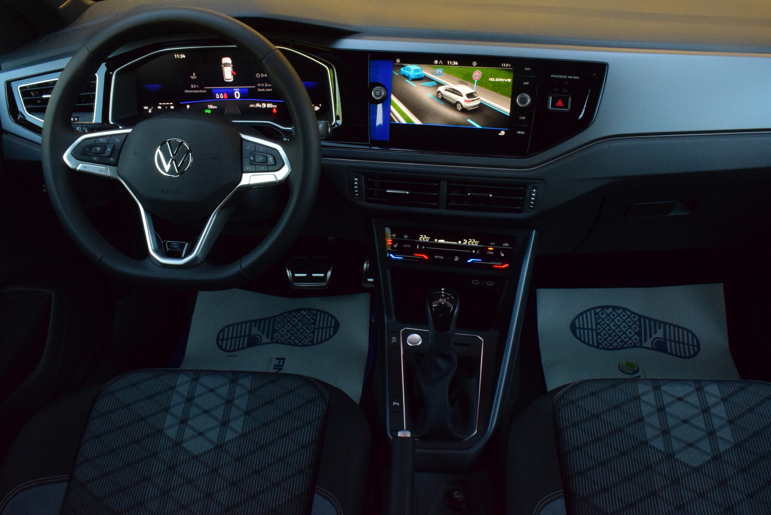 VOLKSWAGEN TAIGO 1.0TSi DSG 115pk R-LINE – CARPLAY – MATRIX – CAMERA – ZETELVERWARMING – NIEUW