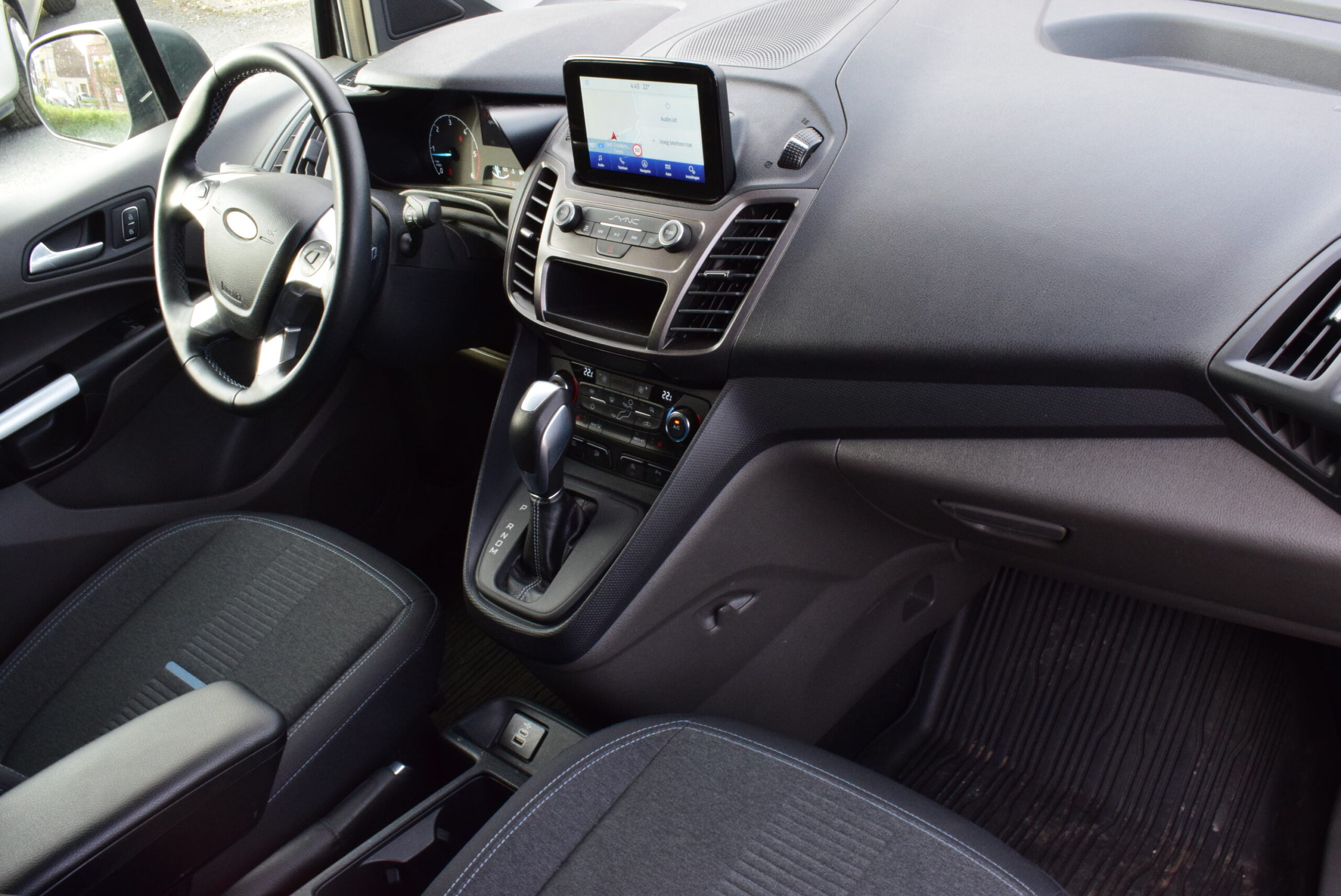 FORD TRANSIT CONNECT 1.5TDCi AUT. – NAVIGATIE – CAMERA – ZETELVERWARMING – 19.000km