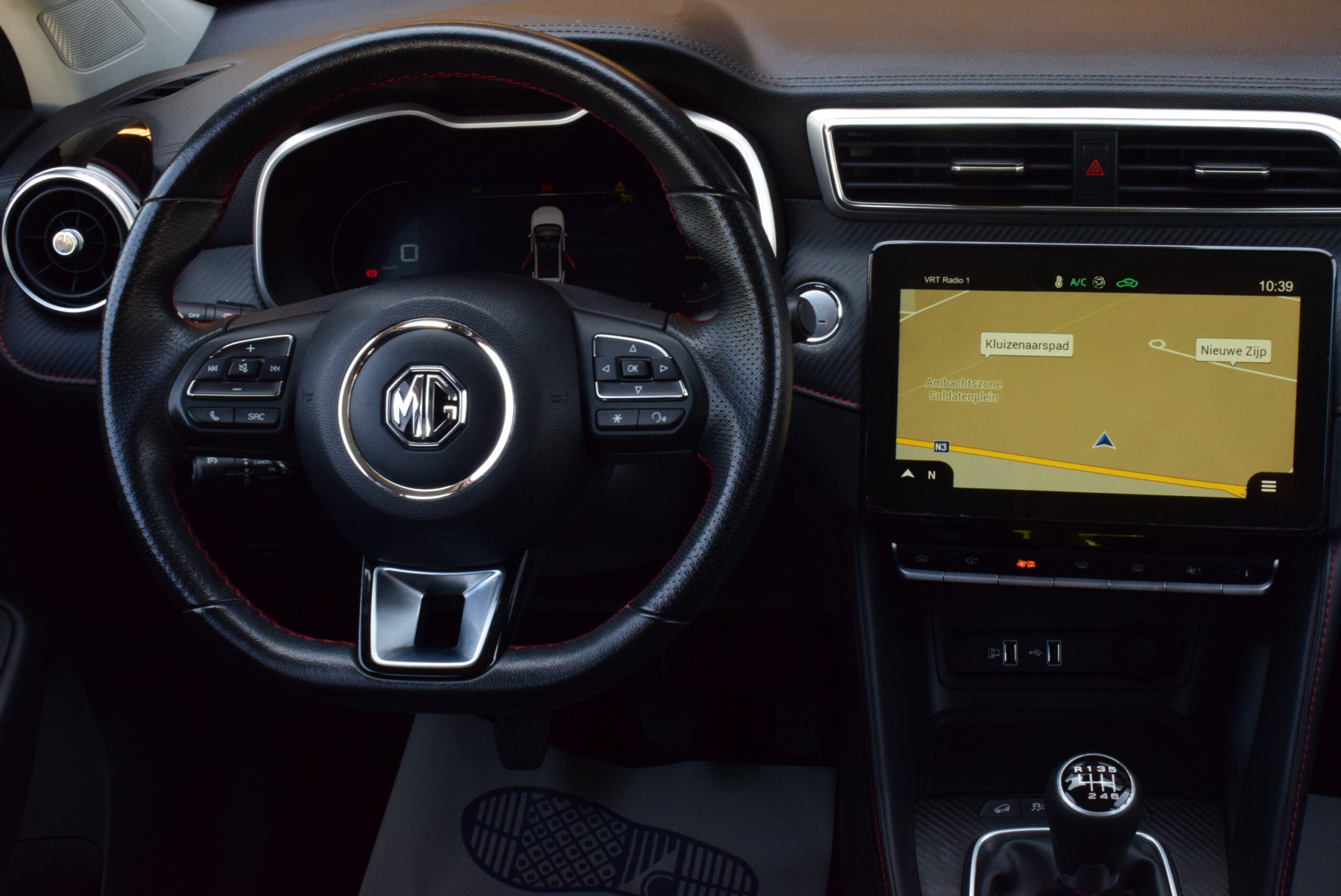 MG ZS 1.0T-GDi 111pk LEDER – NAVI – LED – 360°CAM – PANO DAK – KEYLESS – 49.000km – IN OPTIE
