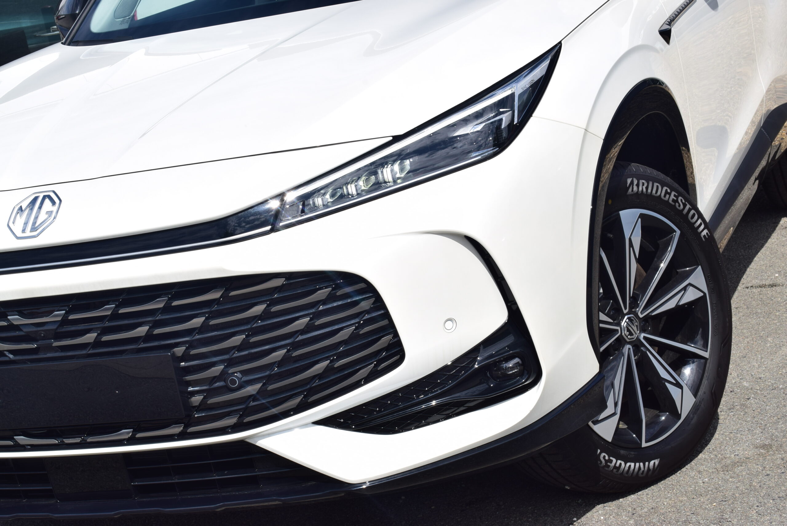 MG HS 1.5Hybrid+ HEV 224pk – NAVIGATIE – LEDER – ELEK ZETELS – 360° CAMERA – NIEUW – 0km