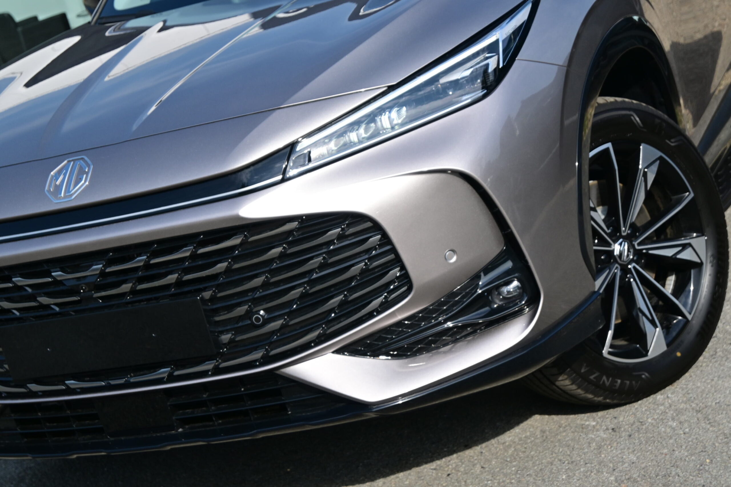MG HS 1.5Hybrid PHEV 272pk – NAVIGATIE – LEDER – ELEK ZETELS – 360° CAMERA – NIEUW – VERKOCHT