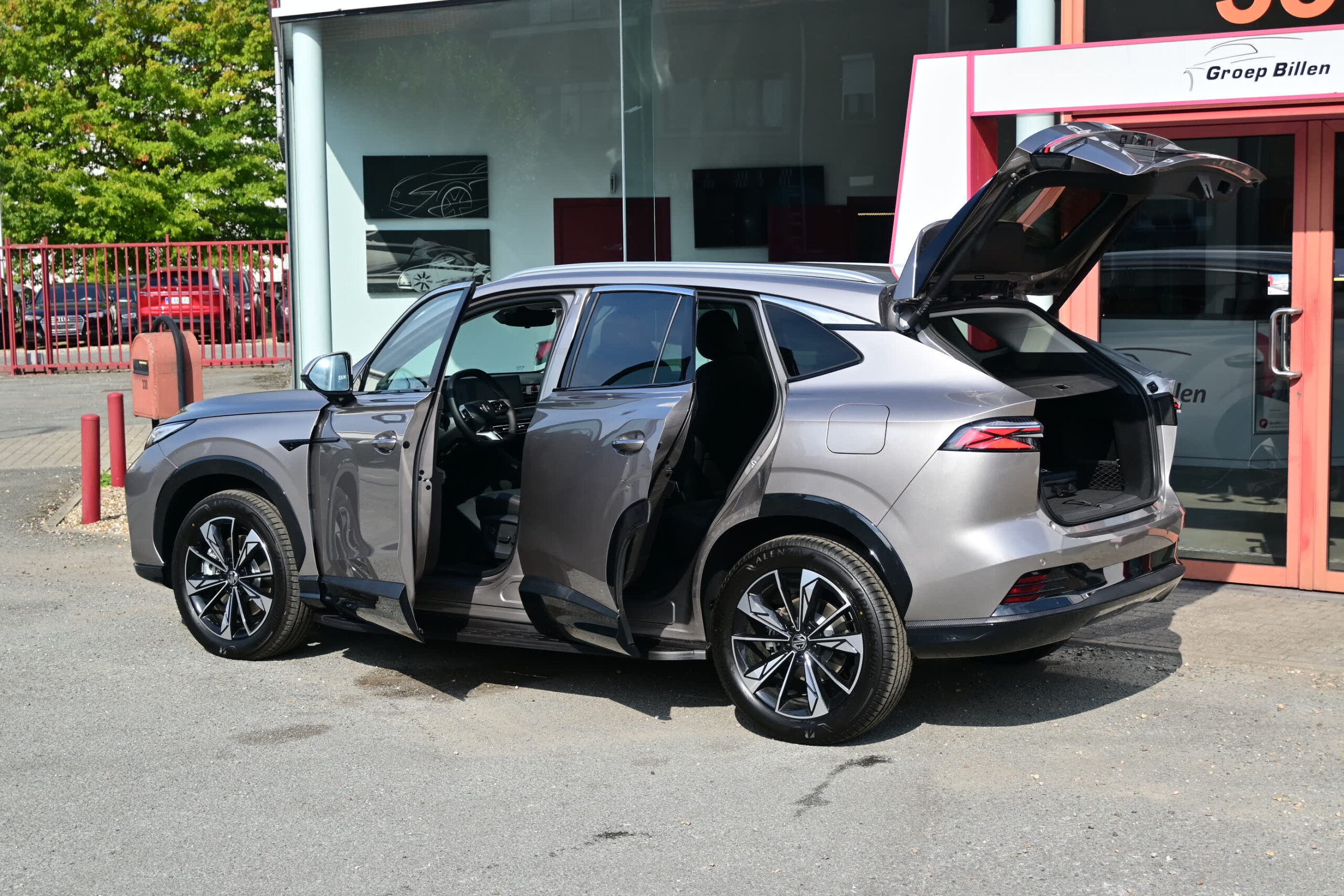 MG HS 1.5Hybrid PHEV 272pk – NAVIGATIE – LEDER – ELEK ZETELS – 360° CAMERA – NIEUW – VERKOCHT