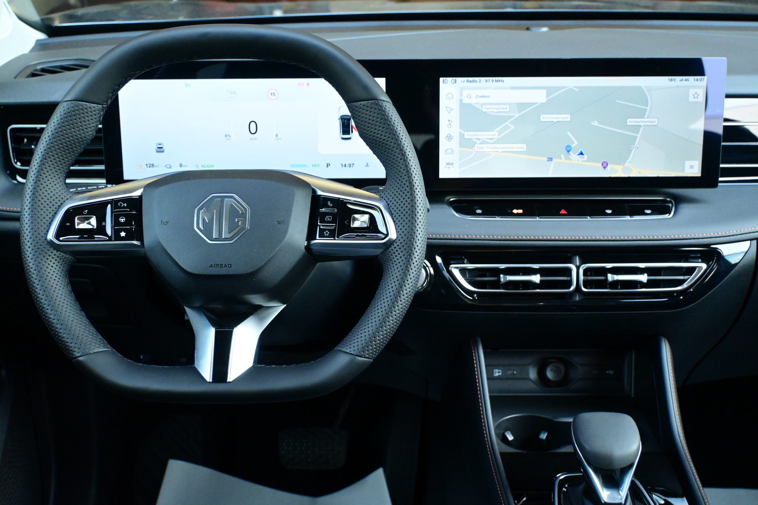 MG HS 1.5Hybrid PHEV 272pk – NAVIGATIE – LEDER – ELEK ZETELS – 360° CAMERA – 0km – NIEUW