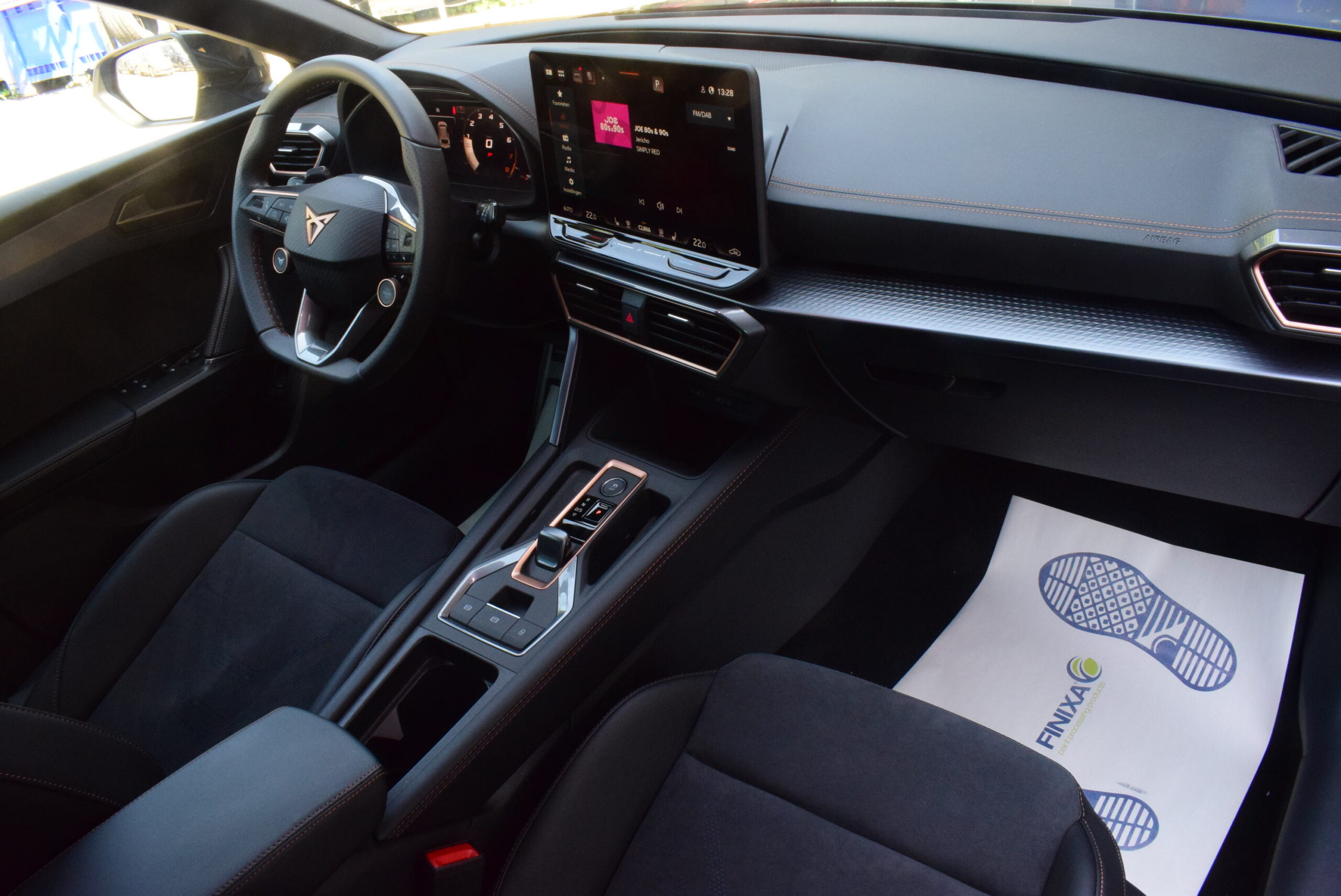 CUPRA LEON 1.5Tsi 150pk 1/2 LEDER – ELEKTRISCHE ZETEL – CARPLAY – LED – CAMERA – 18″ ALU – AMBIENT LIGHT – NIEUW