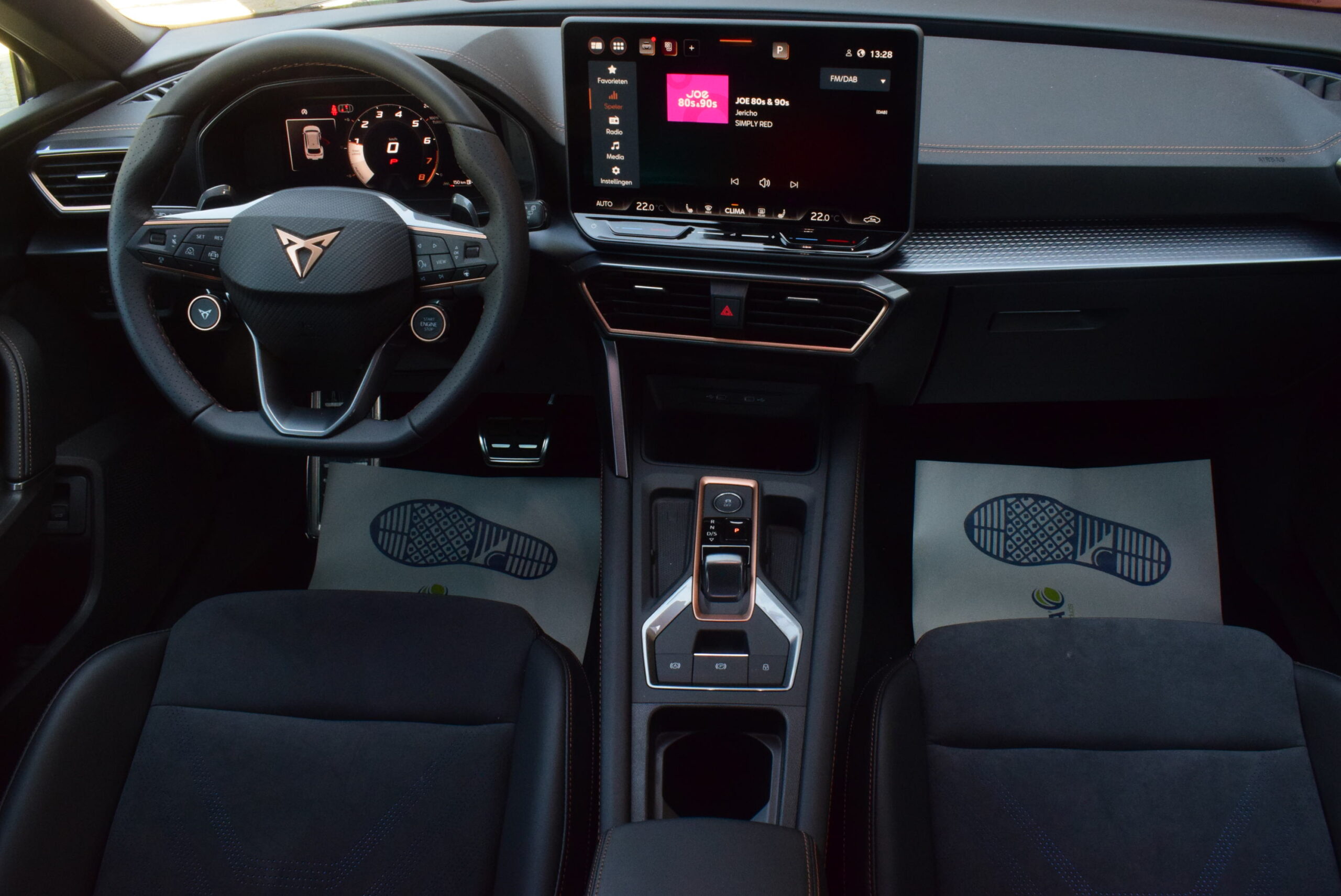 CUPRA LEON 1.5Tsi 150pk 1/2 LEDER – ELEKTRISCHE ZETEL – CARPLAY – LED – CAMERA – 18″ ALU – AMBIENT LIGHT – NIEUW