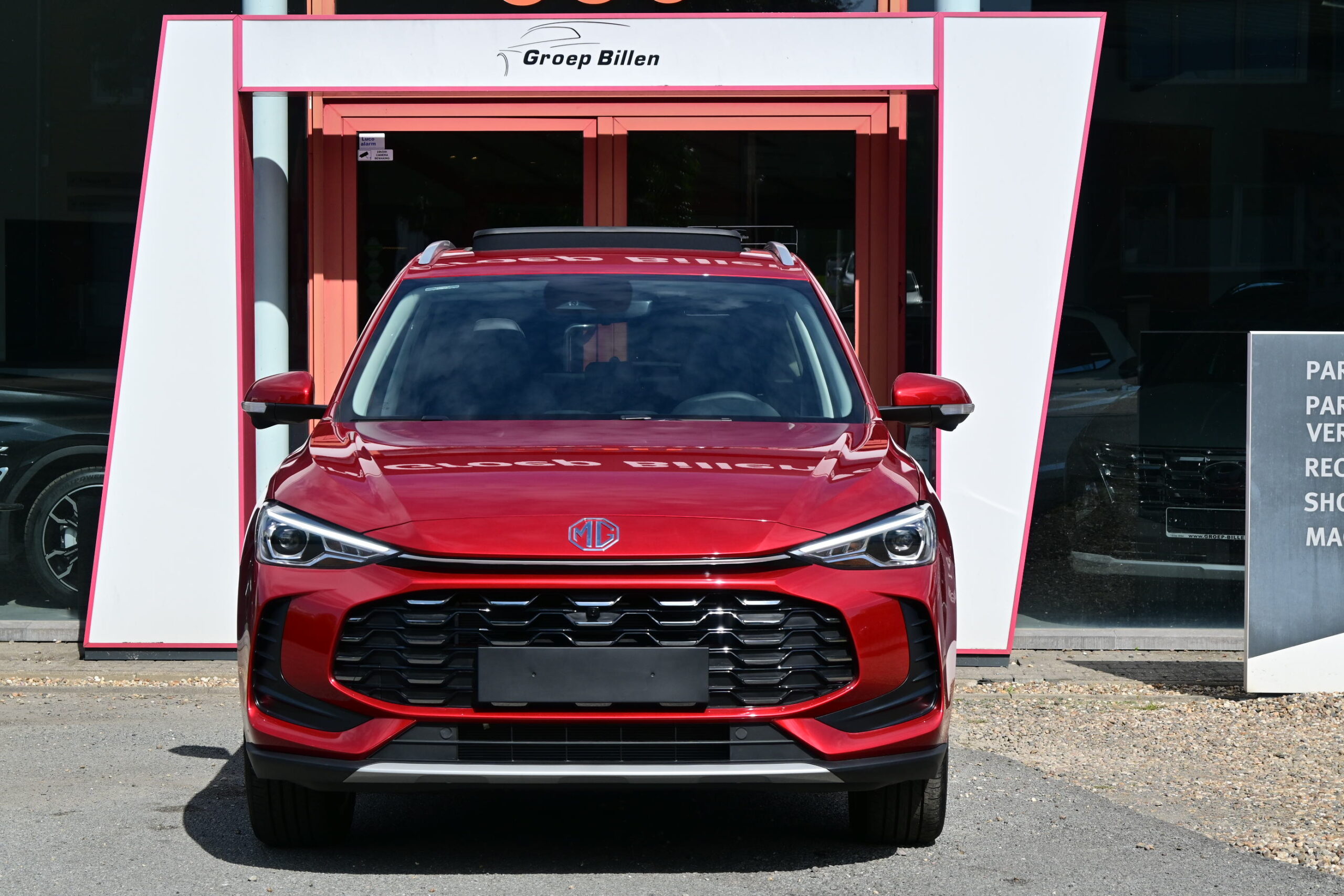 MG ZS 1.5Hybrid HEV 197pk – PANO DAK – NAVIGATIE – LEDER – ELEK ZETEL – 360° CAMERA – NIEUW