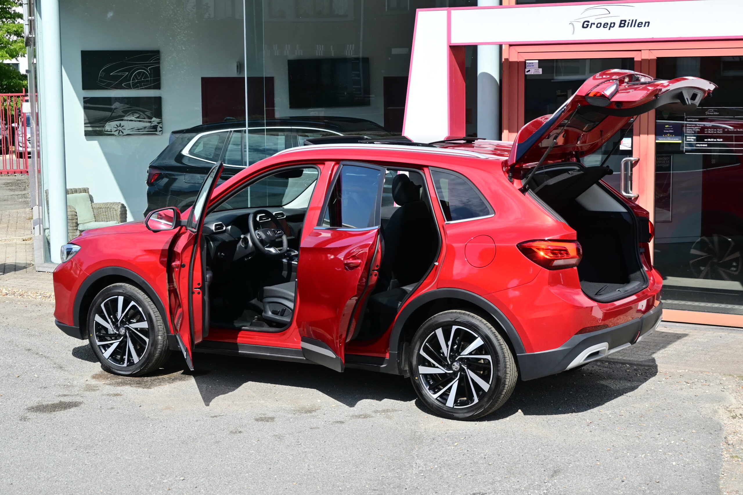 MG ZS 1.5Hybrid HEV 197pk – PANO DAK – NAVIGATIE – LEDER – ELEK ZETEL – 360° CAMERA – NIEUW