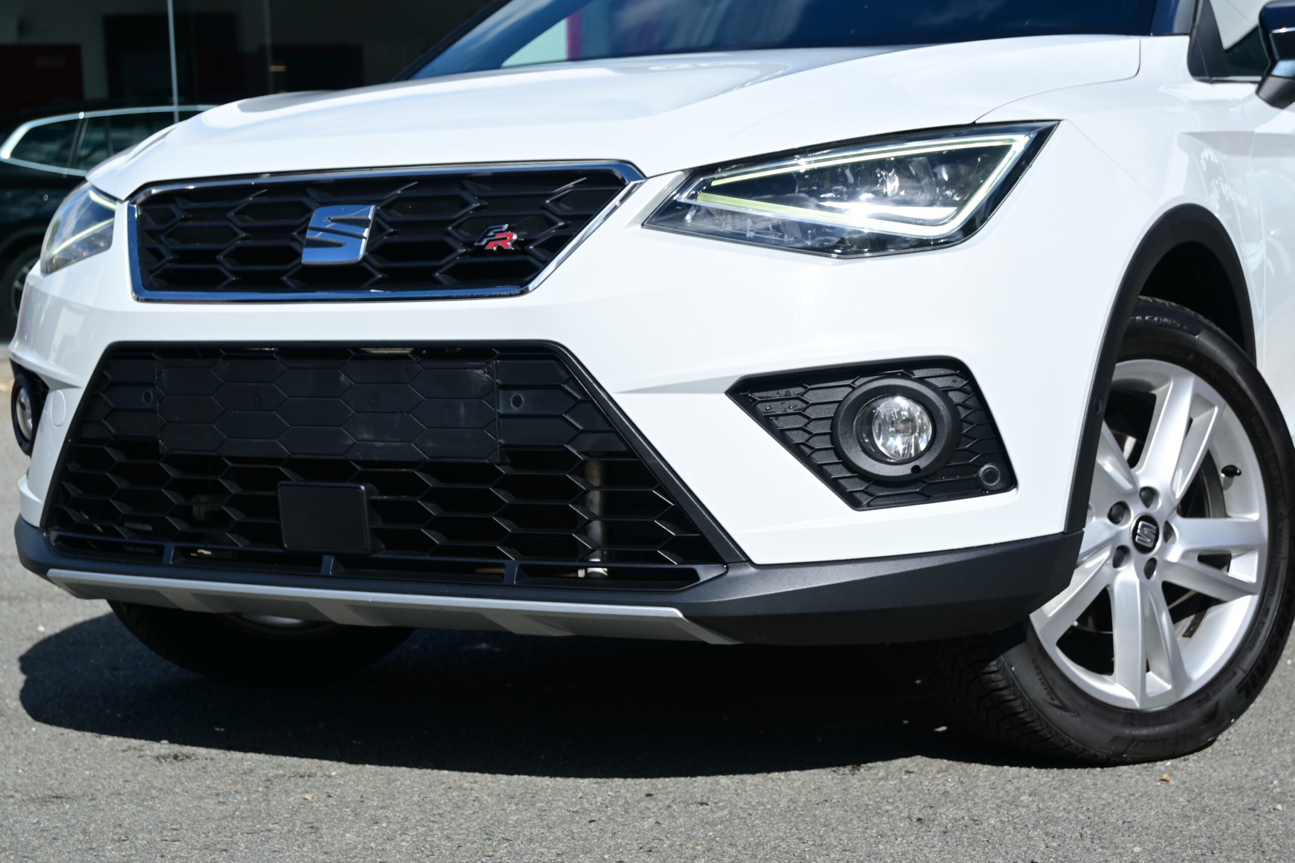 SEAT ARONA FR 1.0TSi NAVIGATIE – CARPLAY – FULL LED – PARK ASSIST – GARANTIE