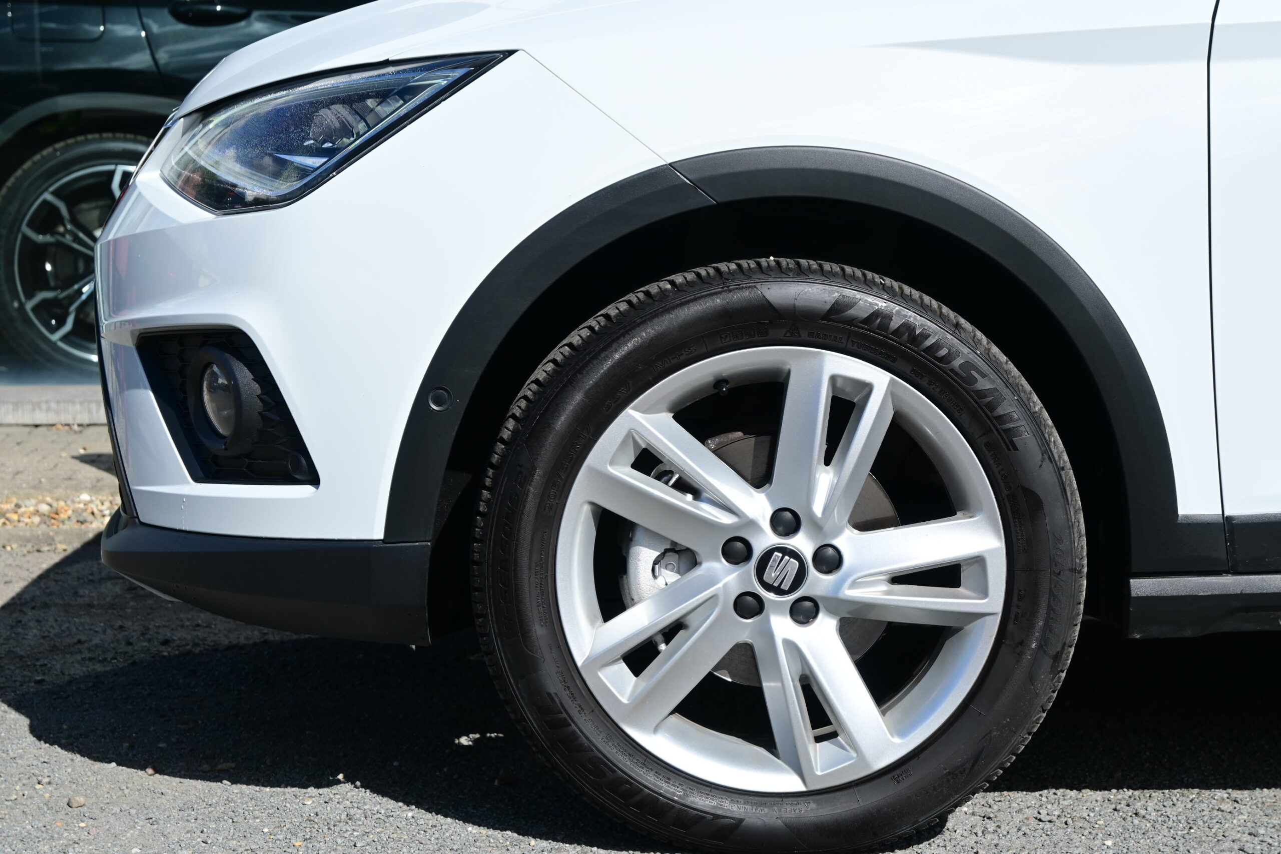 SEAT ARONA FR 1.0TSi NAVIGATIE – CARPLAY – FULL LED – PARK ASSIST – GARANTIE