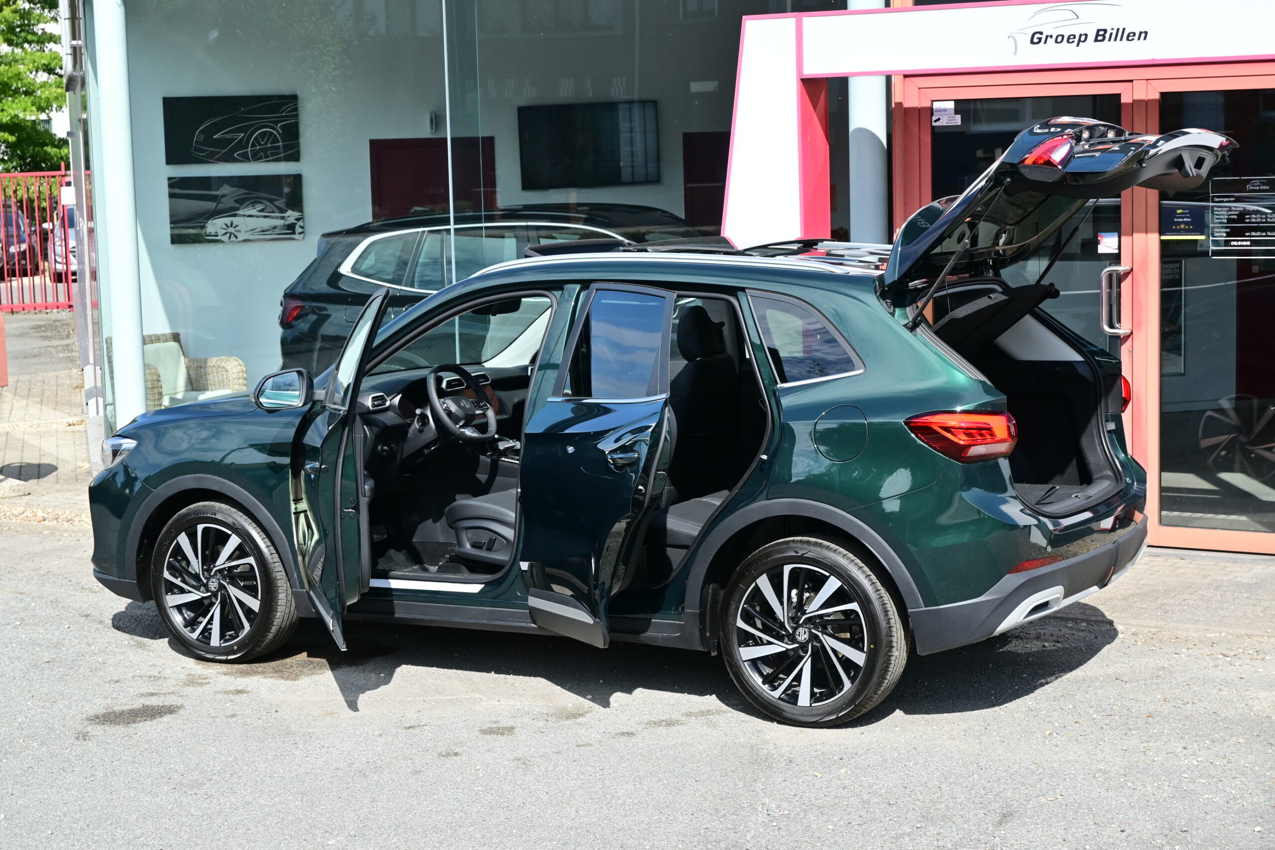 MG ZS 1.5Hybrid HEV 194pk – PANO DAK – NAVIGATIE – LEDER – ELEK ZETELS – 360° CAMERA – NIEUW