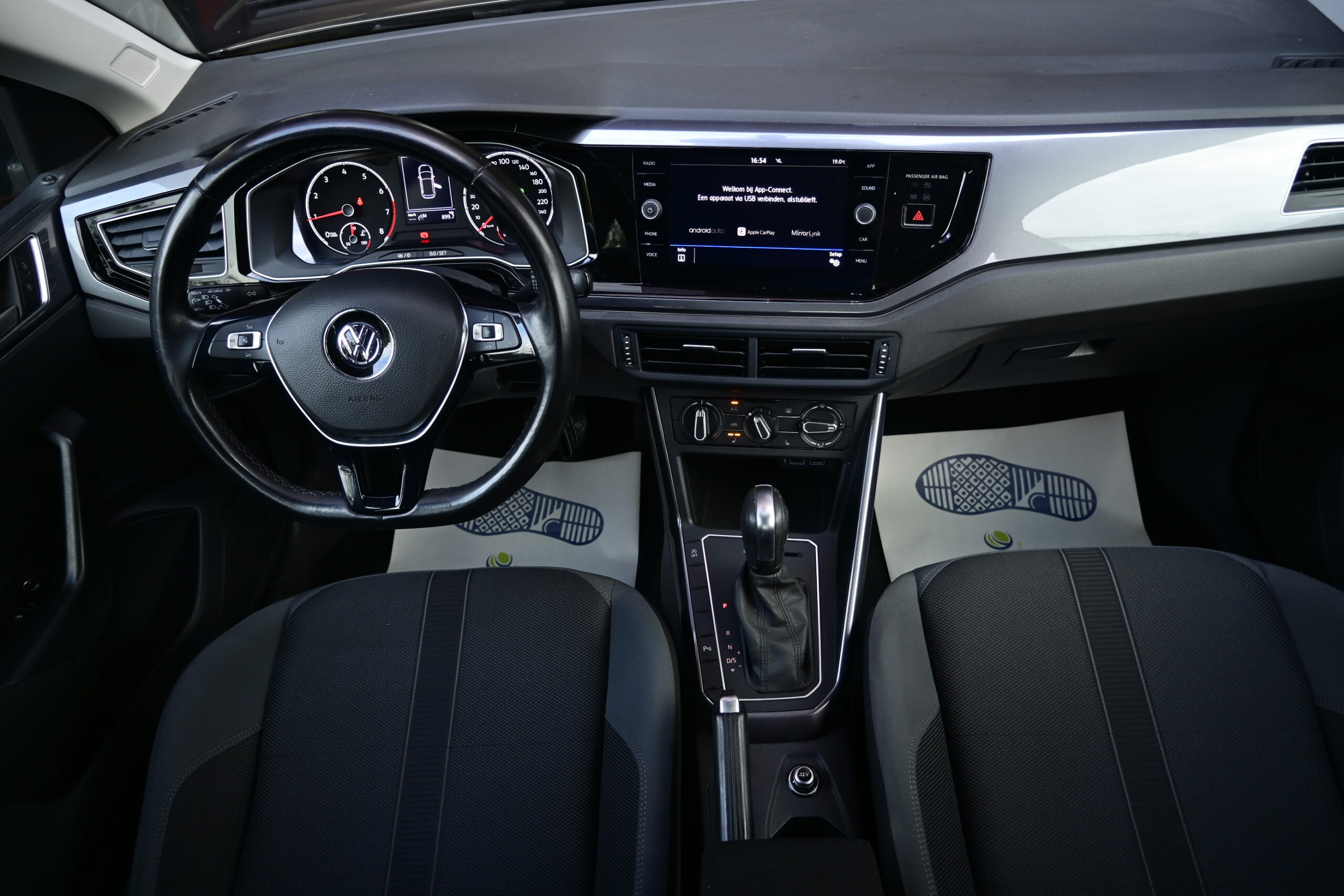 Volkswagen Polo 1.0TSi aut. – CARPLAY – ZETELVERWARMING – PDC v/a – 37.000km – VERKOCHT / VENDU