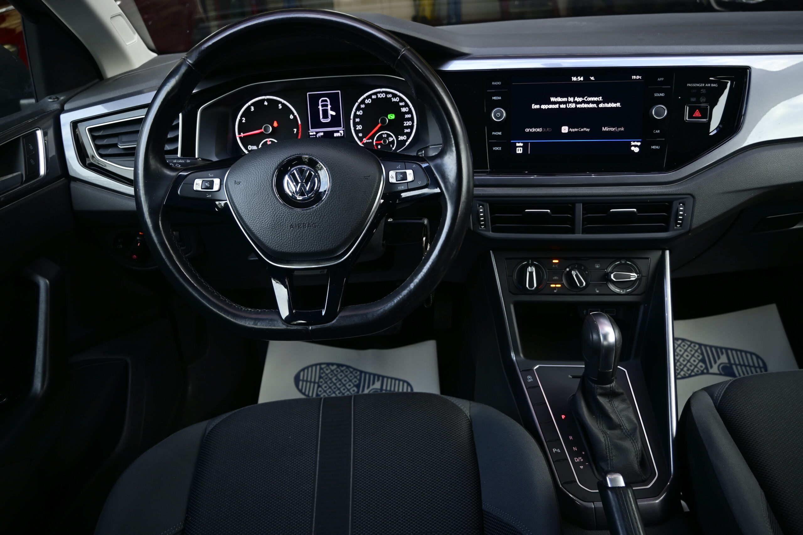 Volkswagen Polo 1.0TSi aut. – CARPLAY – ZETELVERWARMING – PDC v/a – 37.000km – VERKOCHT / VENDU