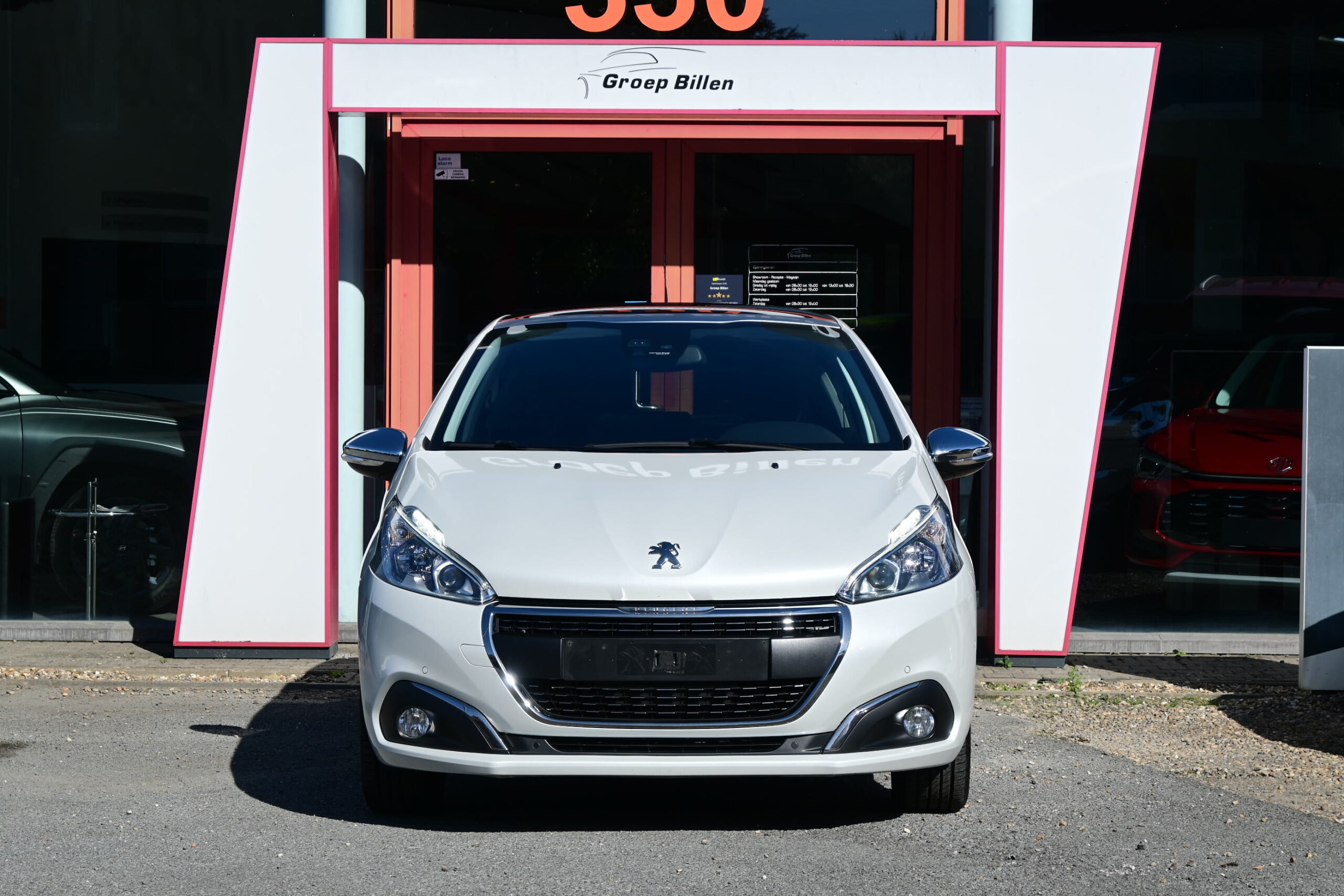 Peugeot 208 1200TURBO NAVI – PANO DAK – CAMERA – PARK ASSIST – VERKOCHT