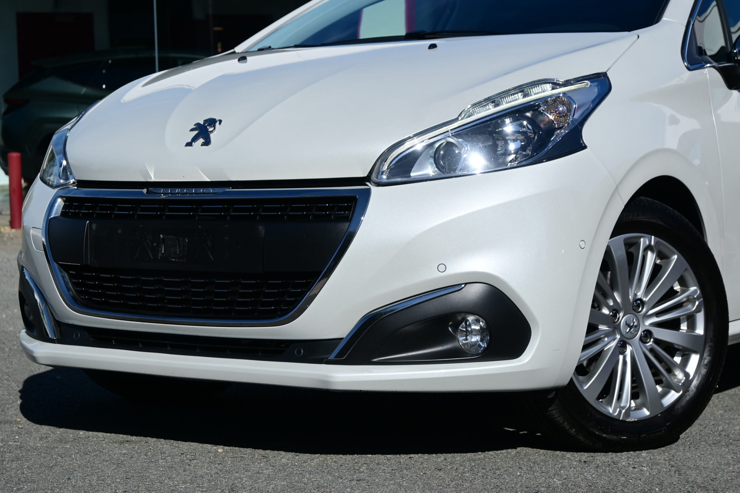 Peugeot 208 1200TURBO NAVI – PANO DAK – CAMERA – PARK ASSIST – VERKOCHT