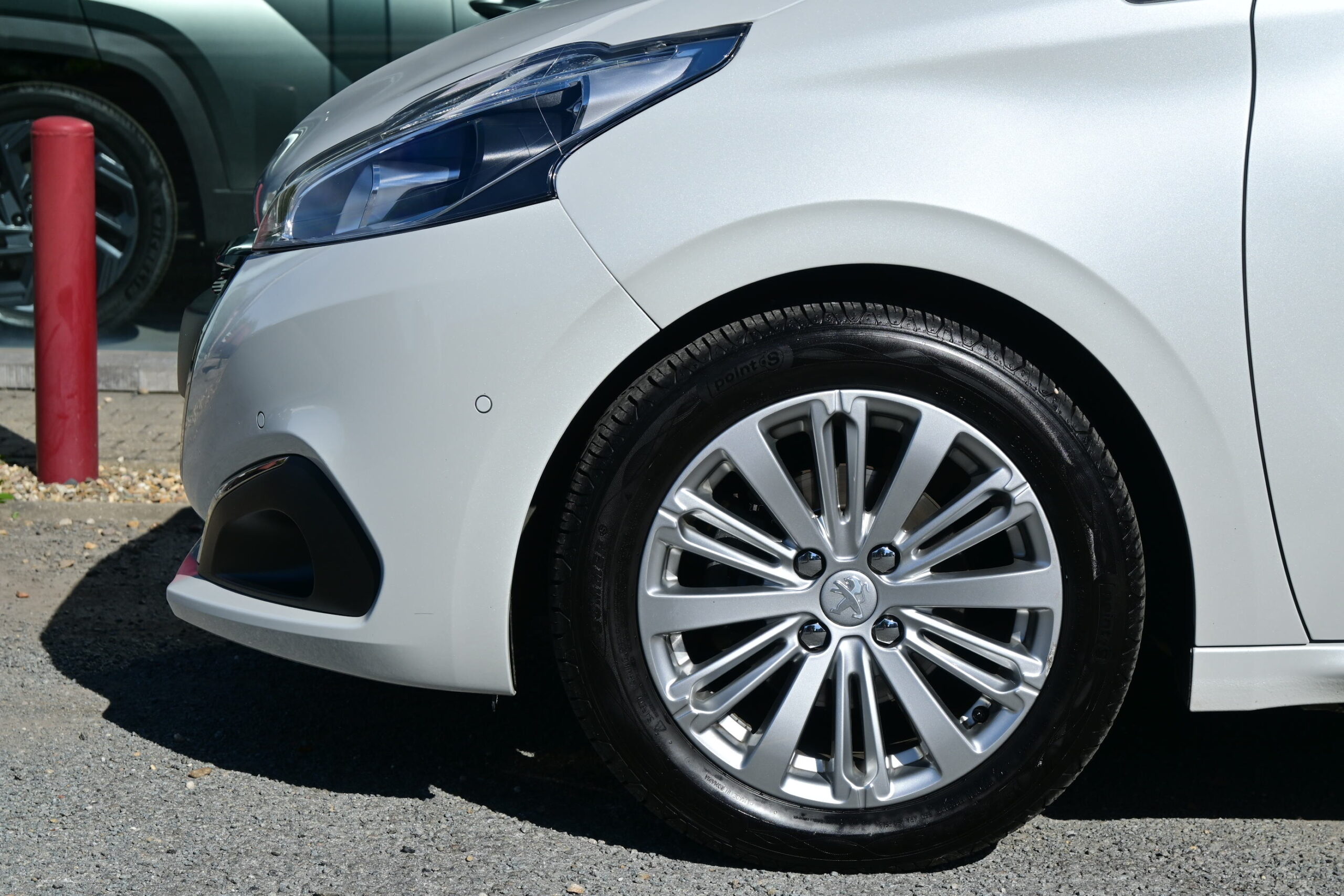 Peugeot 208 1200TURBO NAVI – PANO DAK – CAMERA – PARK ASSIST – VERKOCHT