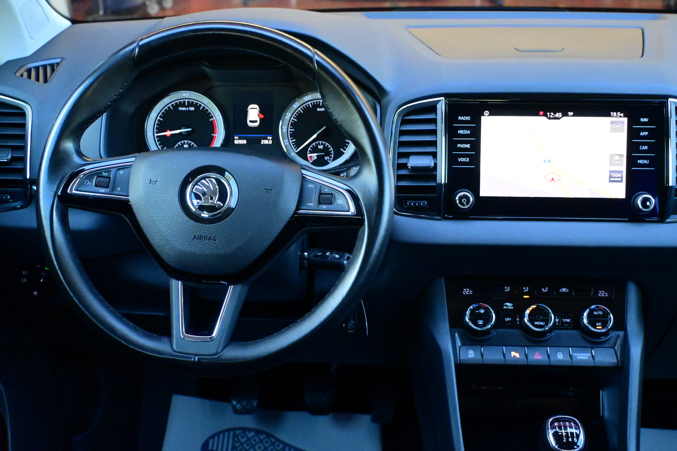 SKODA KAROQ 1.0TSi 116pk – NAVI – CARPLAY – CAMERA – AMBIENT LIGHT – TREKHAAK – GARANTIE