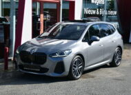 BMW 220iAS Active Tourer – NAVI – LED – PANO DAK – TREKHAAK – AMBIENT LIGHT – VERKOCHT