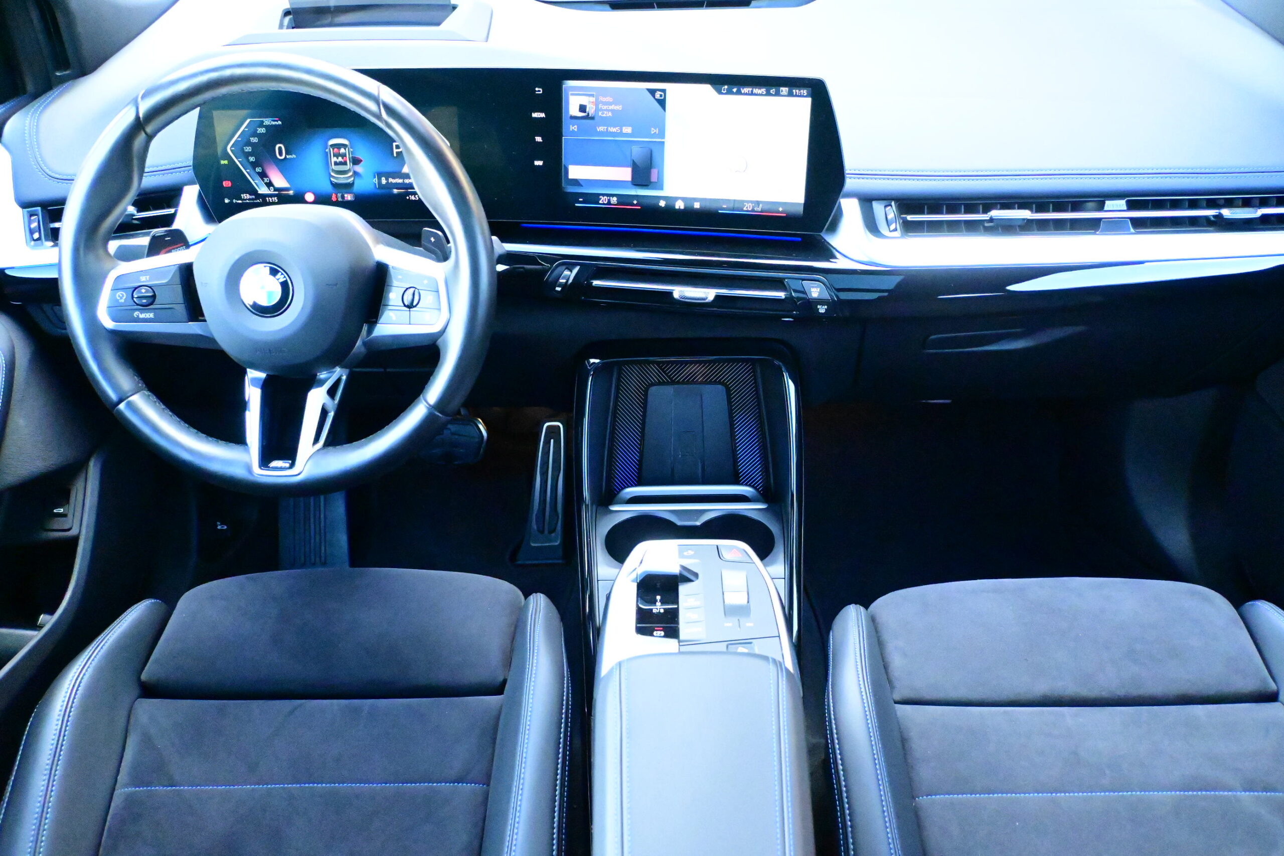 BMW 220iAS Active Tourer – NAVI – LED – PANO DAK – TREKHAAK – AMBIENT LIGHT – VERKOCHT