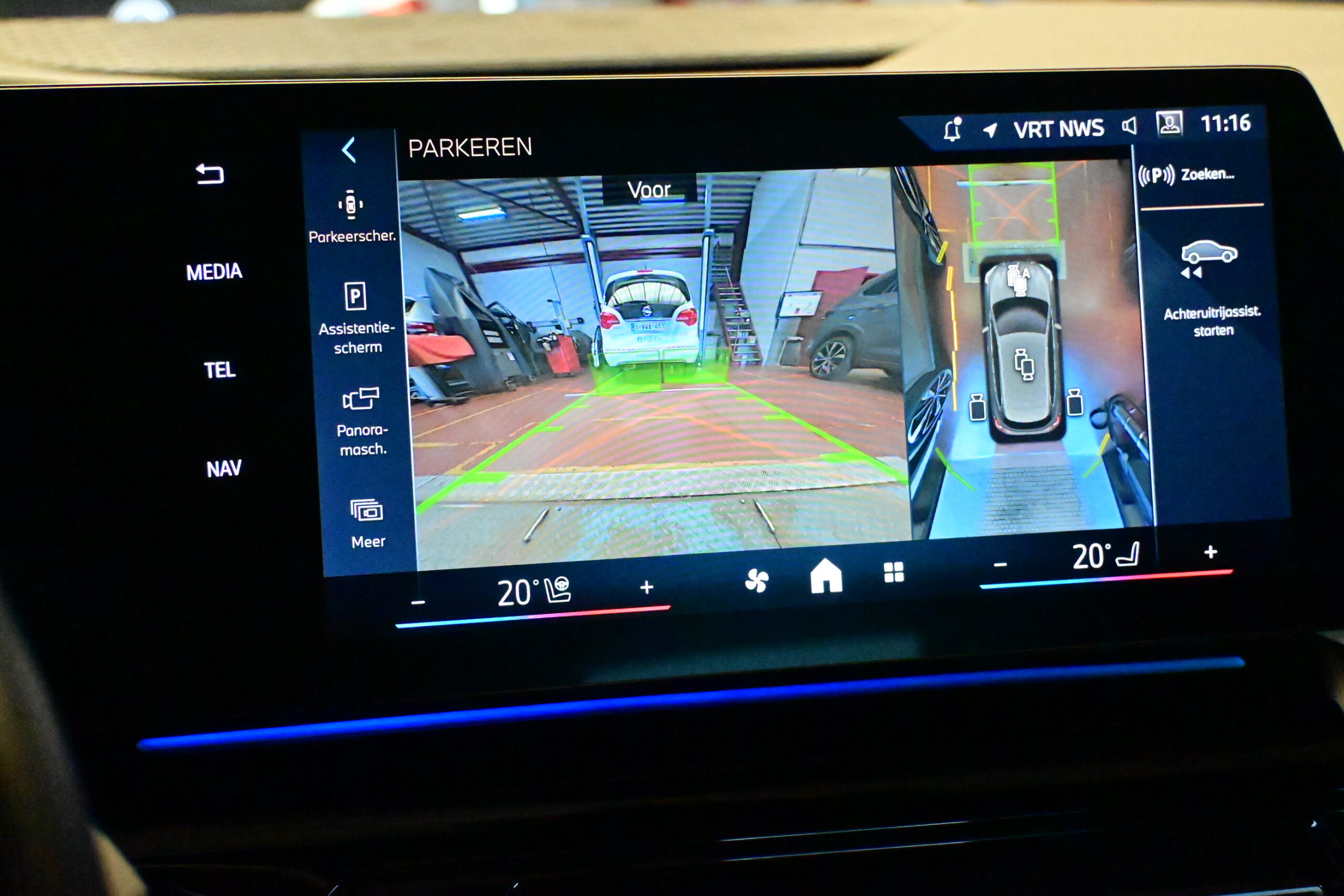 BMW 220iAS Active Tourer – NAVI – LED – PANO DAK – TREKHAAK – AMBIENT LIGHT – VERKOCHT
