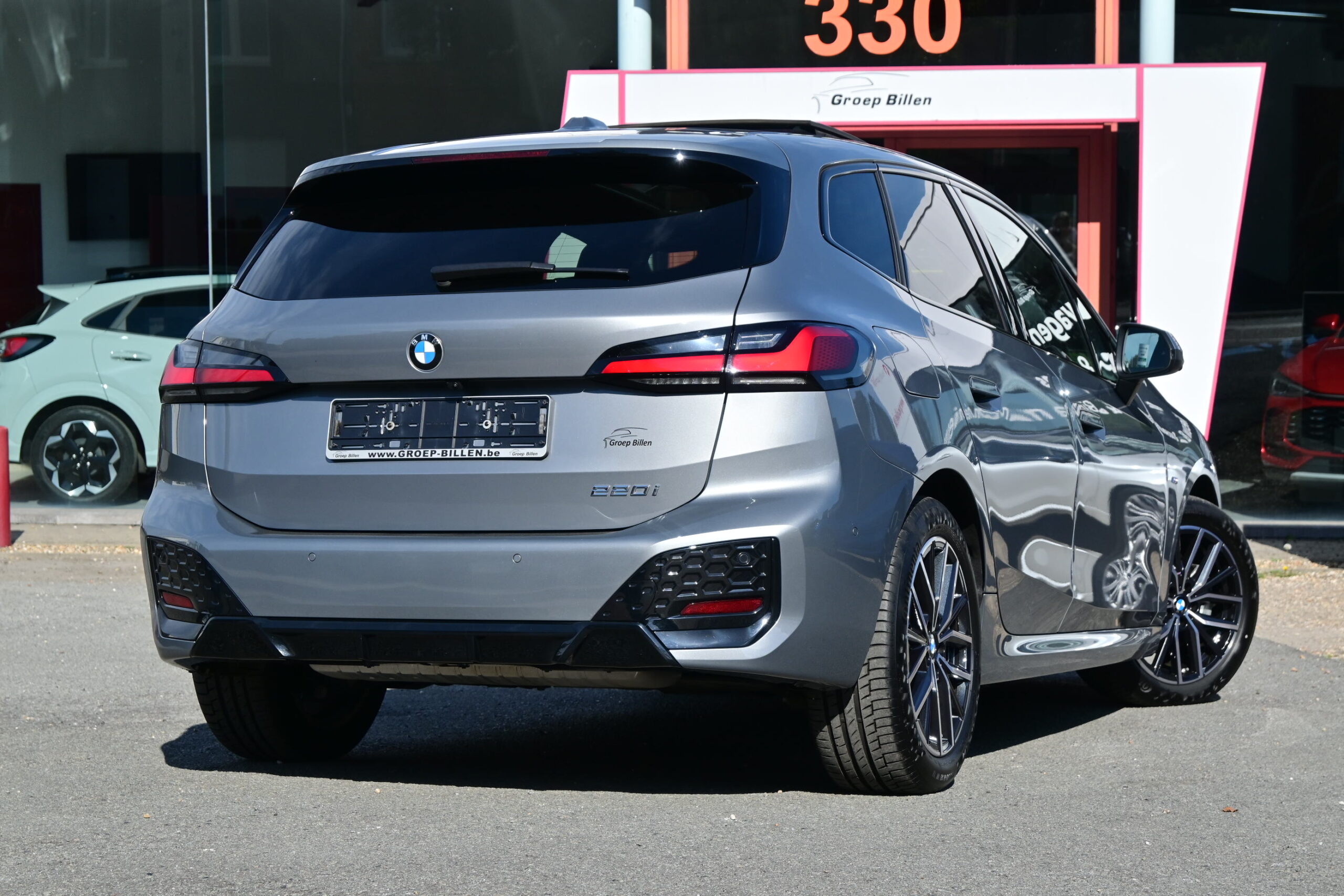 BMW 220iAS Active Tourer – NAVI – LED – PANO DAK – TREKHAAK – AMBIENT LIGHT – VERKOCHT